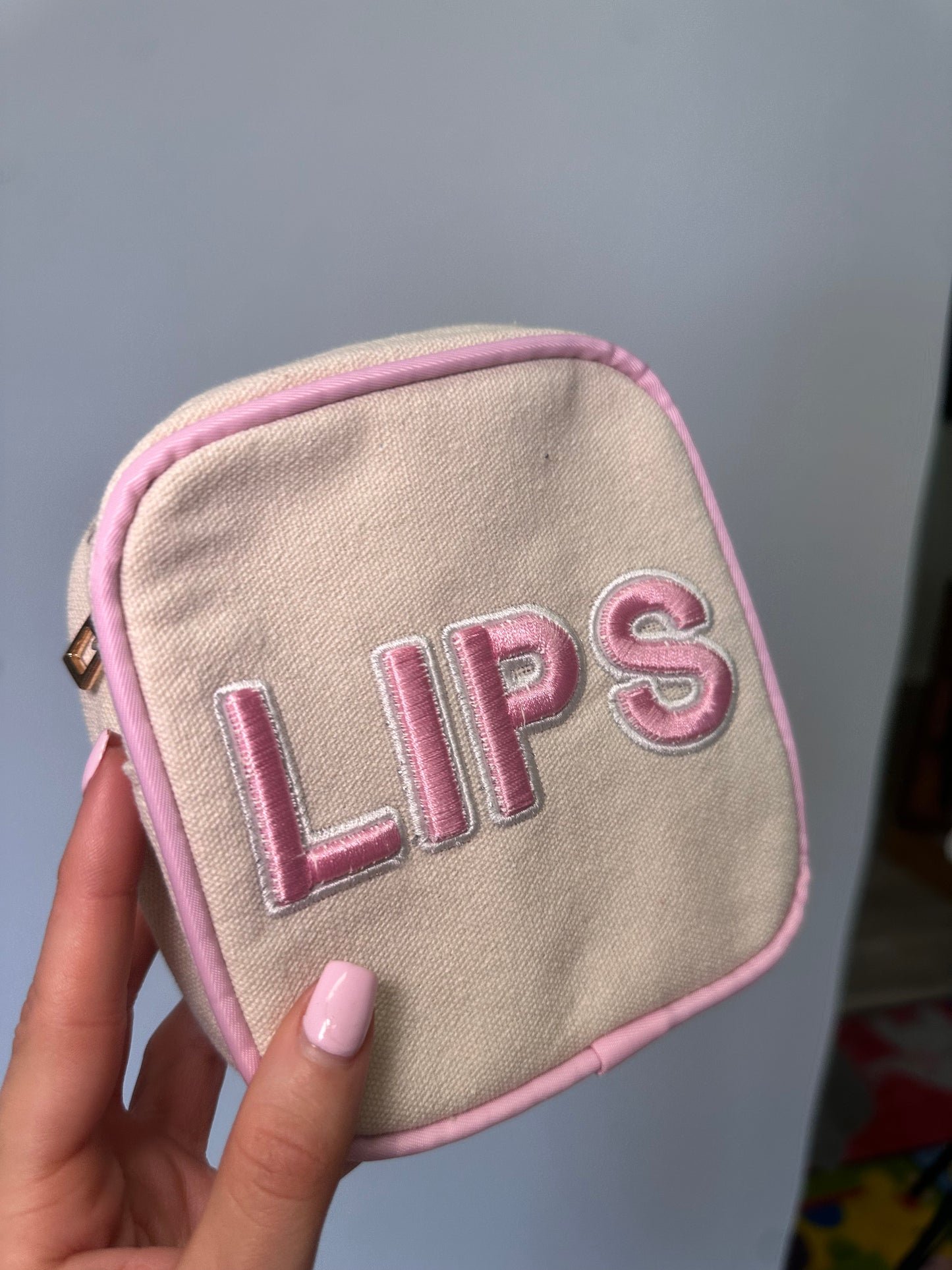 LIPS pouch